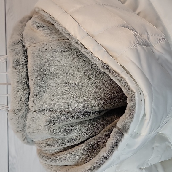 Nautica Women's White Puffer Jacket with Faux Fur Lined Hood Size S - Picture 7 of 12